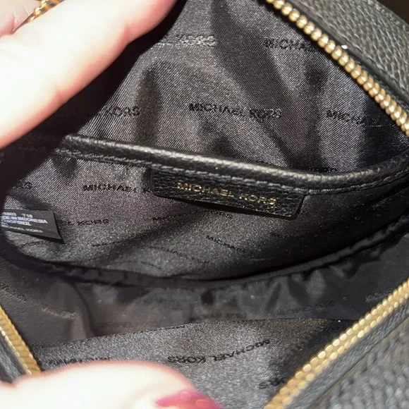 Michael Kors Black Pebbled Leather Canteen Crossbody Bag with Gold Hardware - Picture 9 of 12